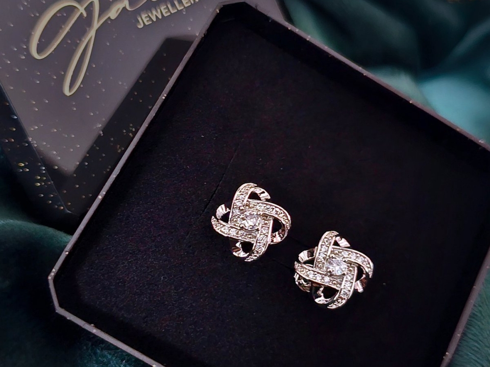 Kristallen oorbellen 'knoop'