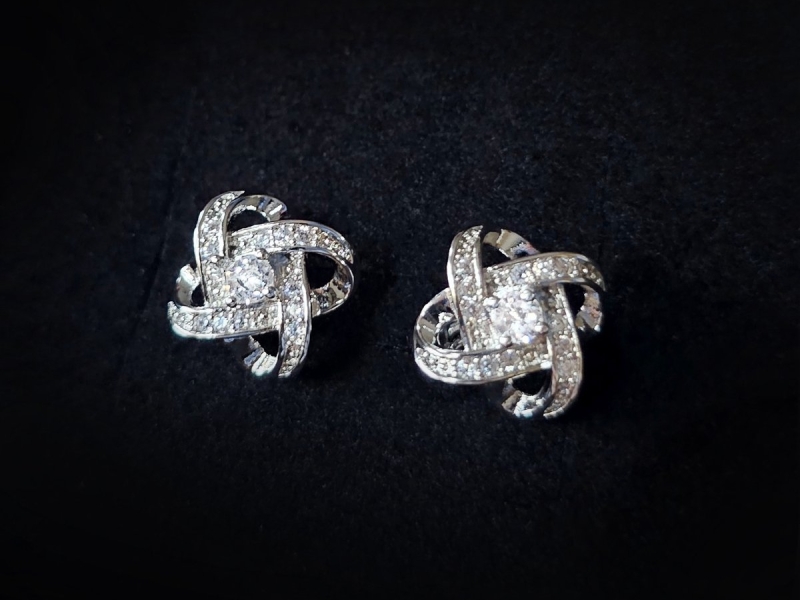 Kristallen oorbellen 'knoop'